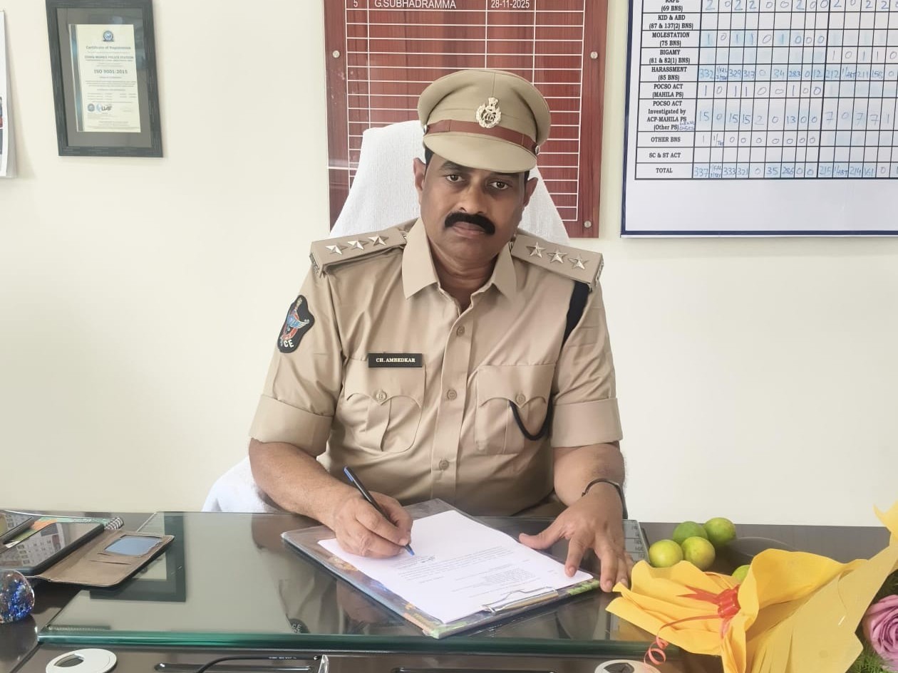 మహిళా పోలీస్ స్టేషన్ ఏసీపీ బాధ్యతలు స్వీకరణ