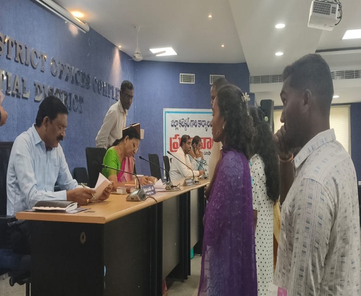 ప్రేమ పెళ్లి… కుల బహిష్కరణ