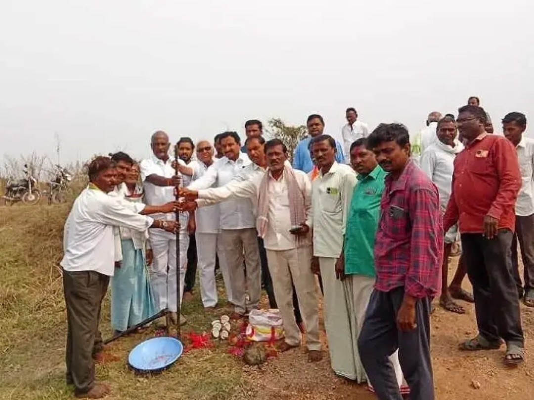 అభివృద్ధి పనులకు భూమి పూజ