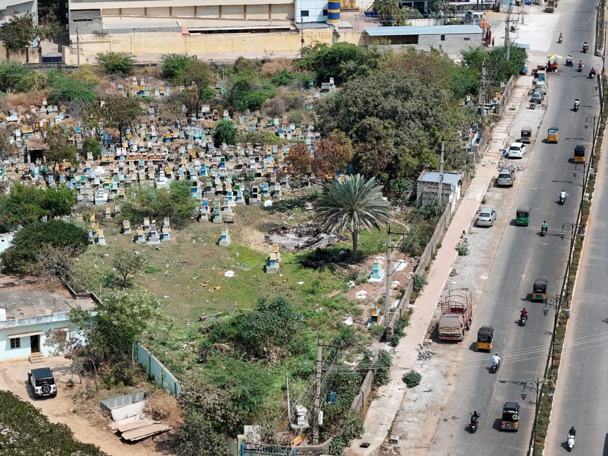 అత్యాధునిక డ్రోన్ కెమెరాలతో పోలీసుల నిఘా