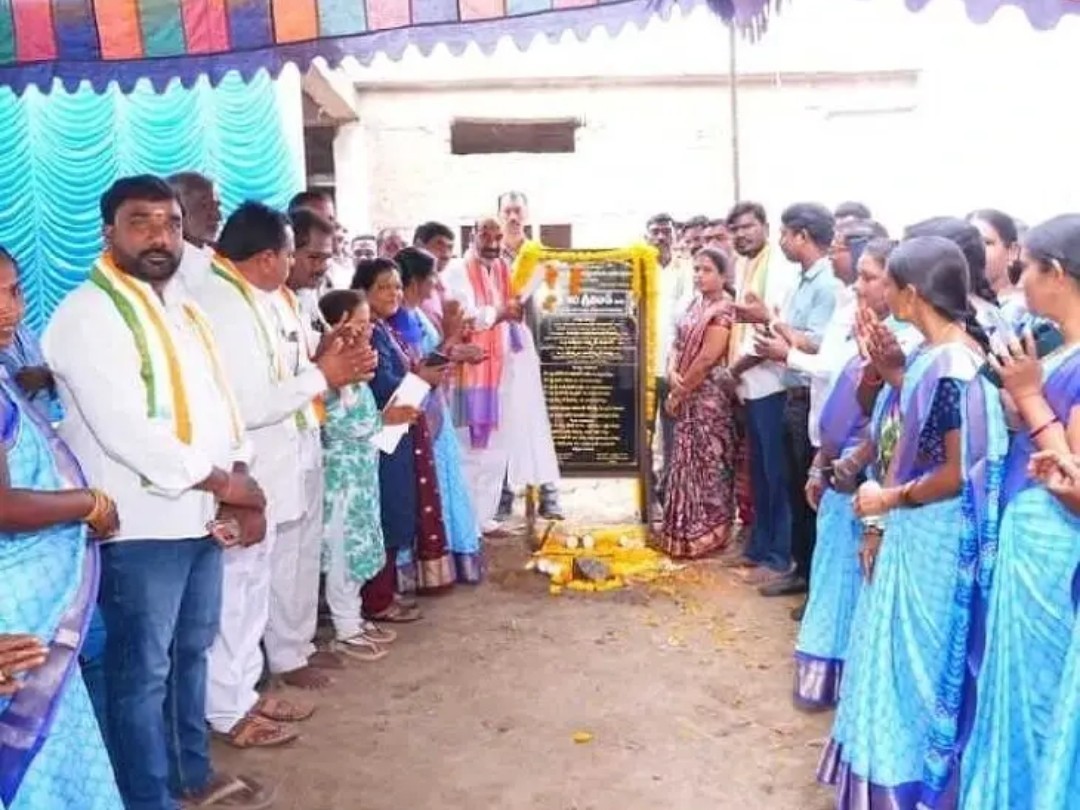 భవన నిర్మాణానికి శంకుస్థాపన చేసిన ఎమ్మెల్యే