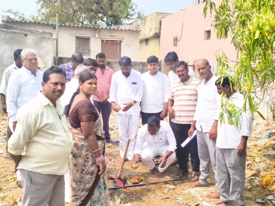 మహిళా సంఘం భవనానికి శంకుస్థాపన