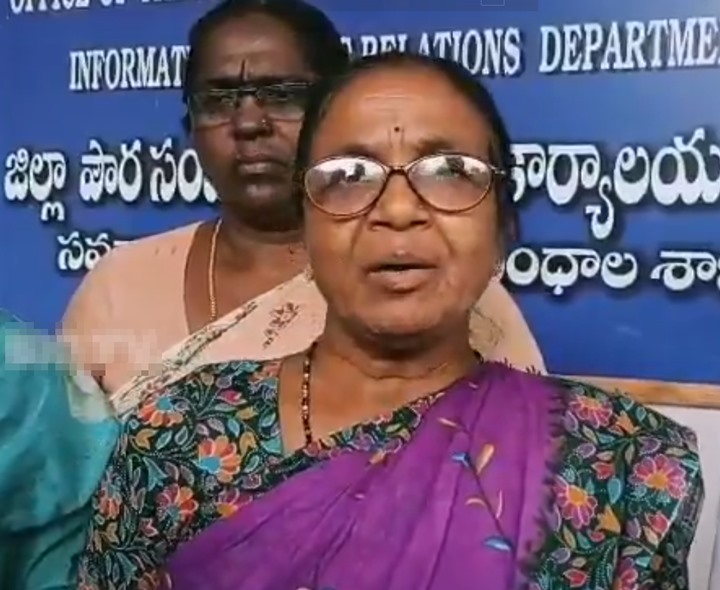 ప్రభుత్వ రివార్డులు ఇప్పించండి: మాజీ మావోయిస్టు