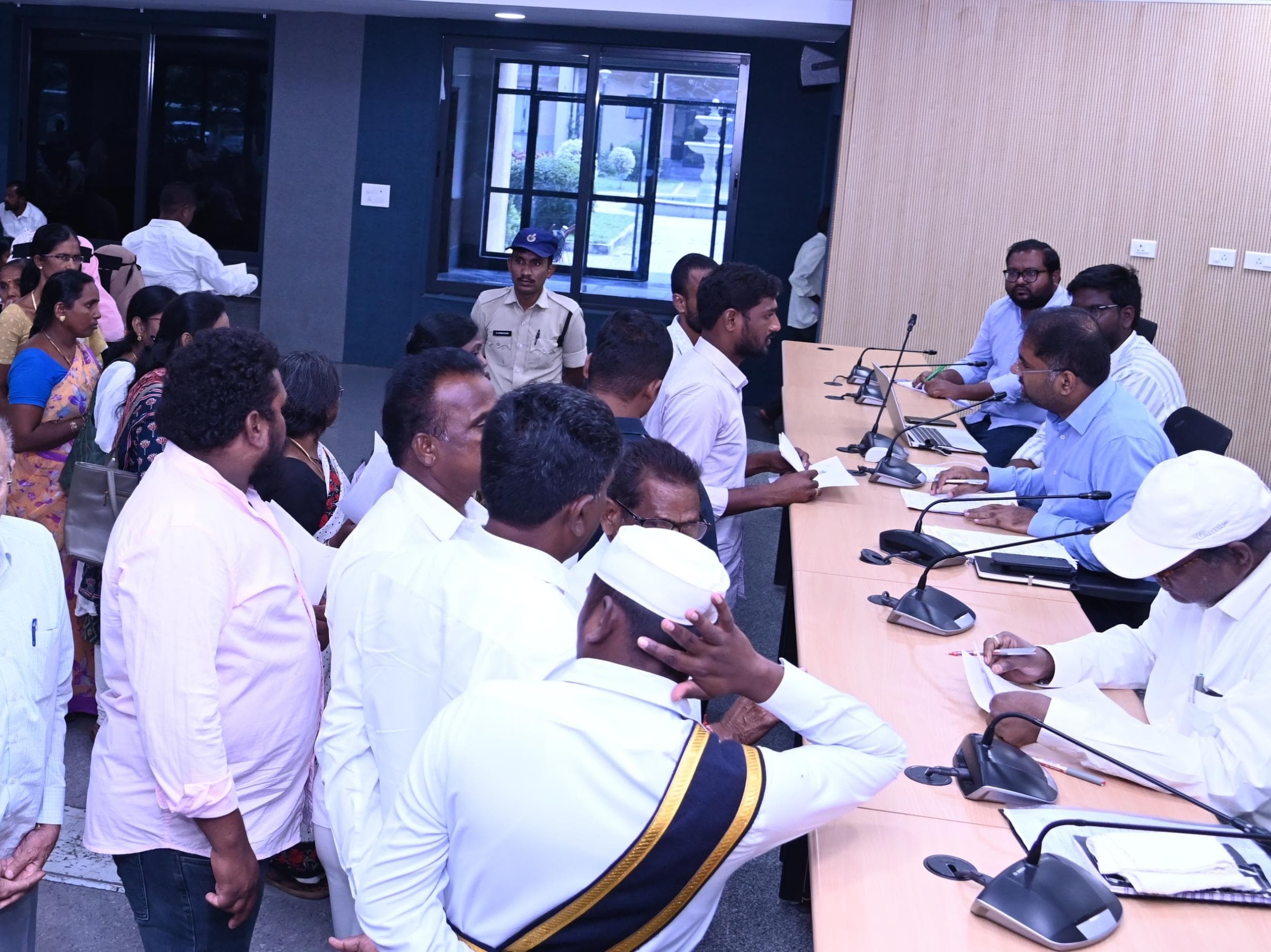 ‘ప్రజావాణి దరఖాస్తులు త్వరగా పరిష్కరించాలి’