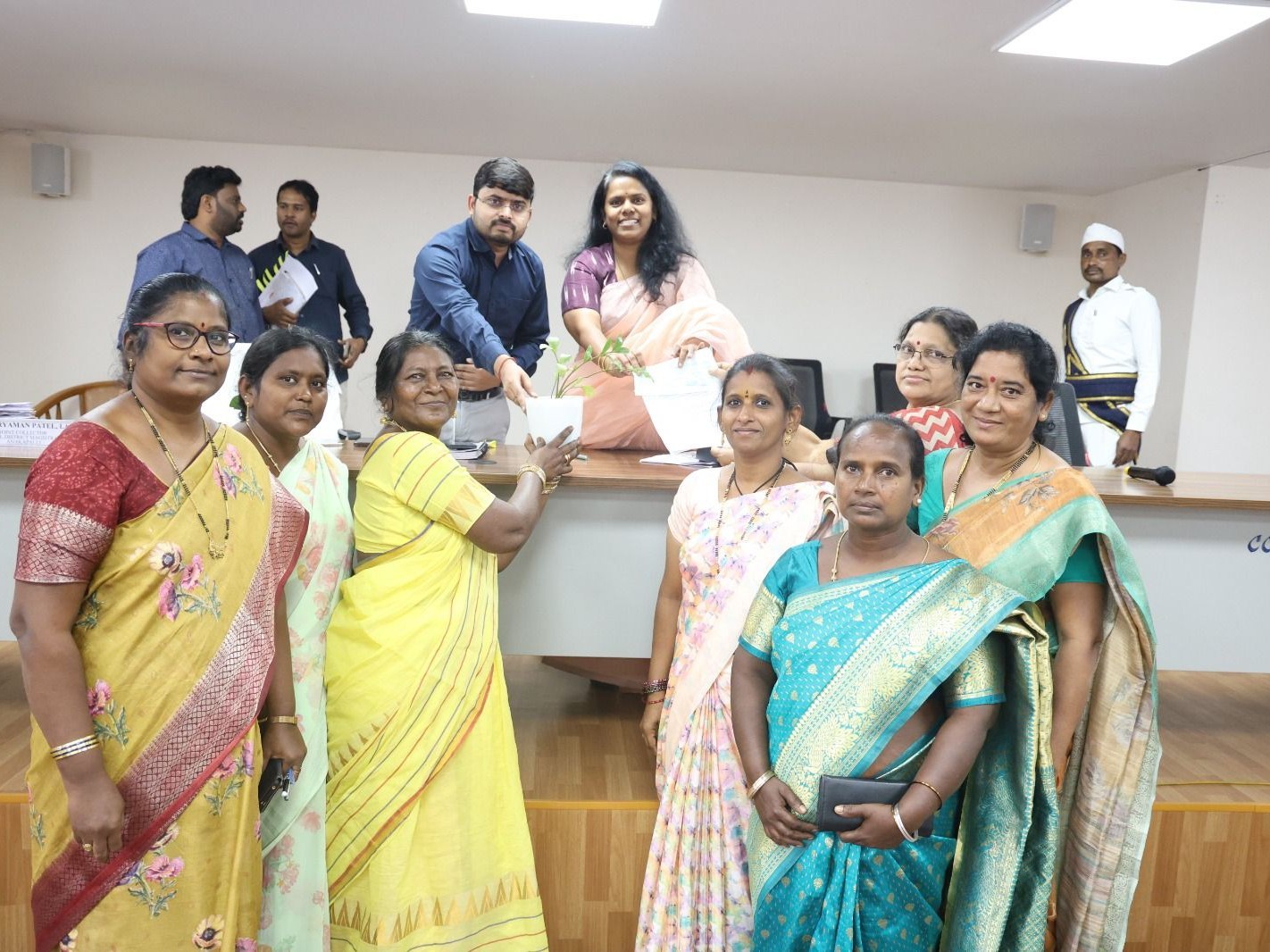 ‘పతాక దినోత్సవ నిధికి విరాళాలు ఇవ్వాలి’