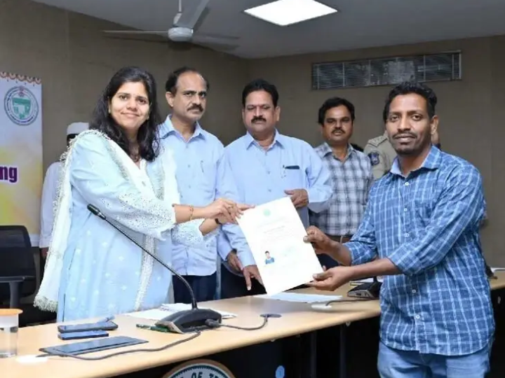 లైసెన్స్‌డ్ సర్వేయర్లకు సర్టిఫికెట్లు అందజేత