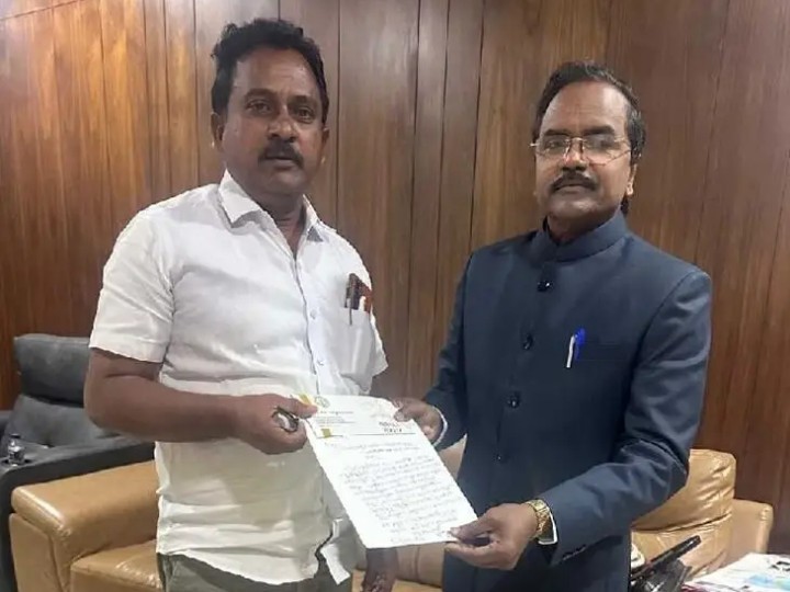 కూపన్‌ను వెనక్కిచ్చిన ఎమ్మెల్సీ