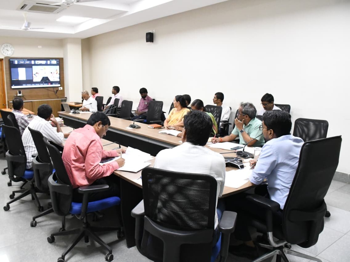 ‘భూభారతి పెండింగ్ దరఖాస్తులపై ప్రత్యేక దృష్టి సారించాలి’