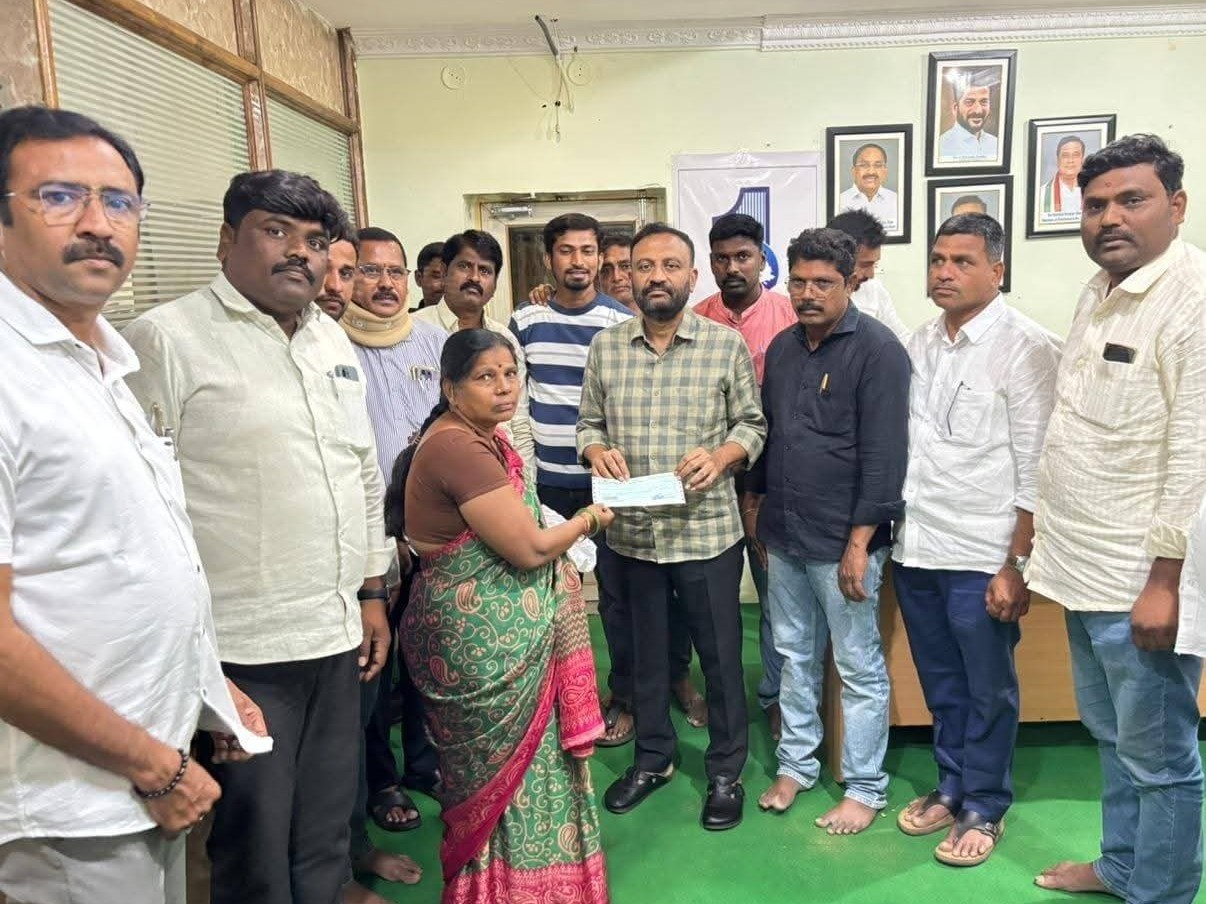 కళ్యాణ లక్ష్మి & షాదీ ముబారక్ చెక్కులు పంపిణీ చేసిన ఎమ్మెల్యే