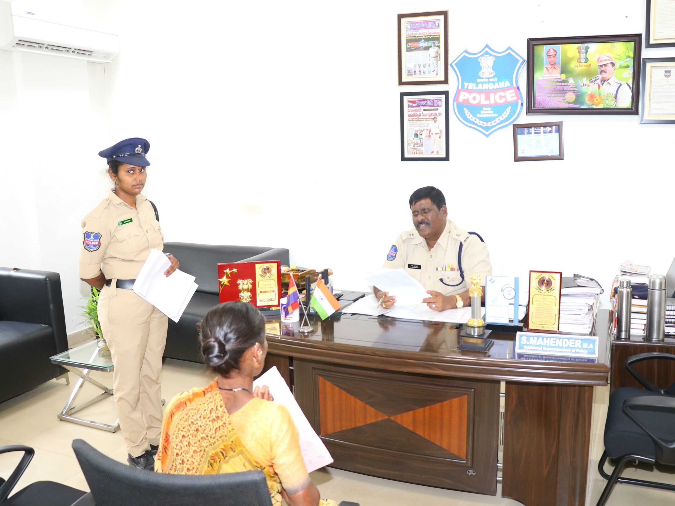 ‘బాధితుల సమస్యలు త్వరగా పరిష్కరించాలి’