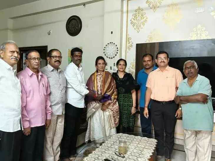 కోతుల సమస్యను పరిష్కరించాలని వినతి