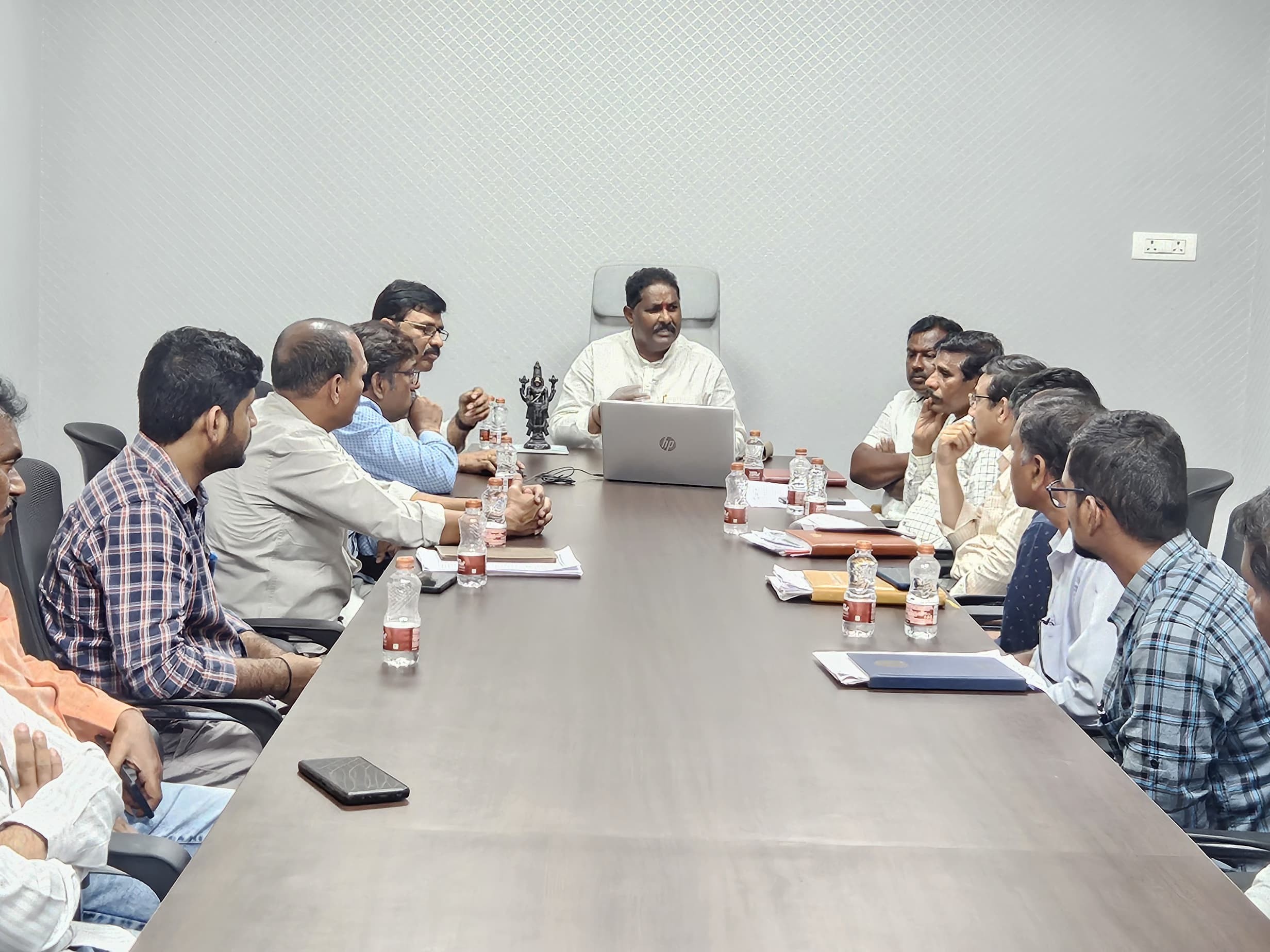 ఫ్లోరైడ్ ప్రాజెక్టులపై సమీక్ష నిర్వహించిన ఎమ్మెల్యే