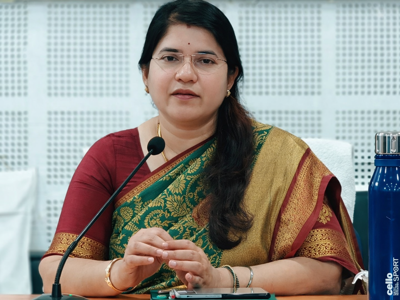 డాక్యుమెంట్ అప్‌లోడింగ్ వేగం పెంచాలి: కలెక్టర్