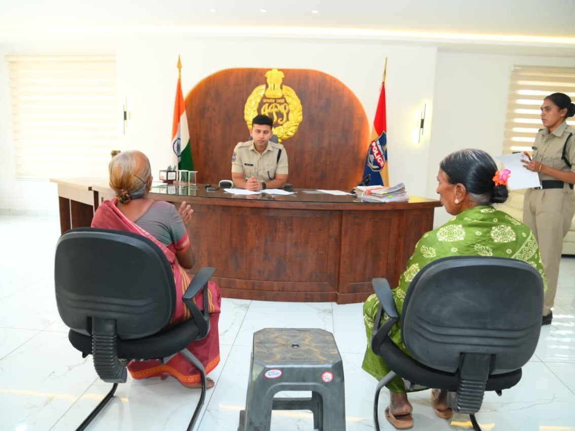 గ్రీవెన్స్ డేలో 40 ఫిర్యాదులను స్వీకరించిన ఎస్పీ