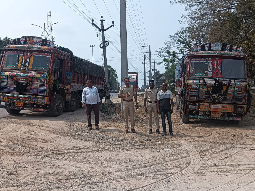 రెండు ఇసుక లారీల పట్టివేత,  కేసు నమోదు