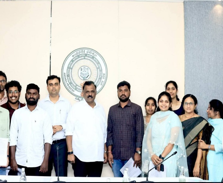 జూనియర్ అసిస్టెంట్లకు నియామక పత్రాలు అందజేత