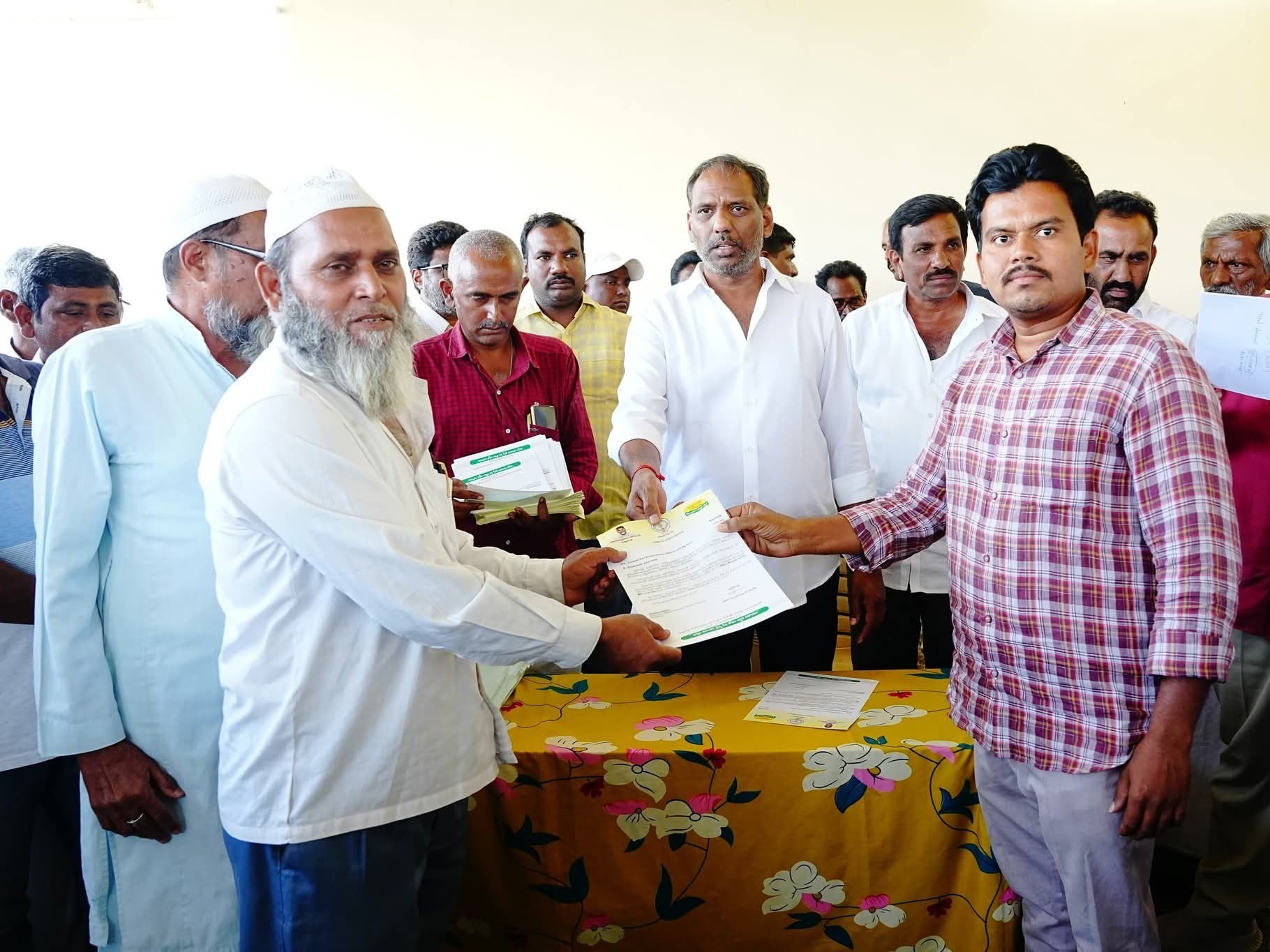 CMRF చెక్కులను పంపిణీ చేసిన మంత్రి