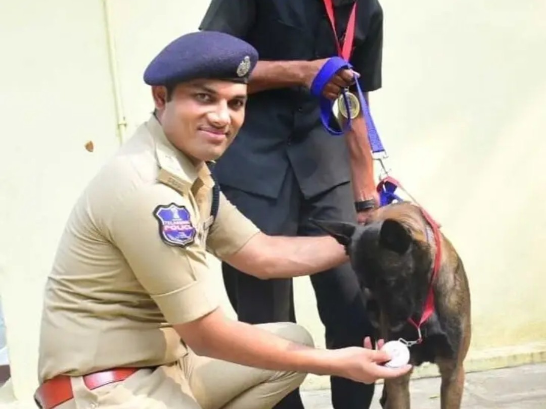 పోలీస్ డాగ్‌కు స్వర్ణ పథకం