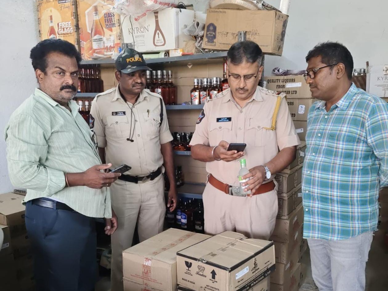 లింగపాలెం మద్యం దుకాణాల్లో తనిఖీలు
