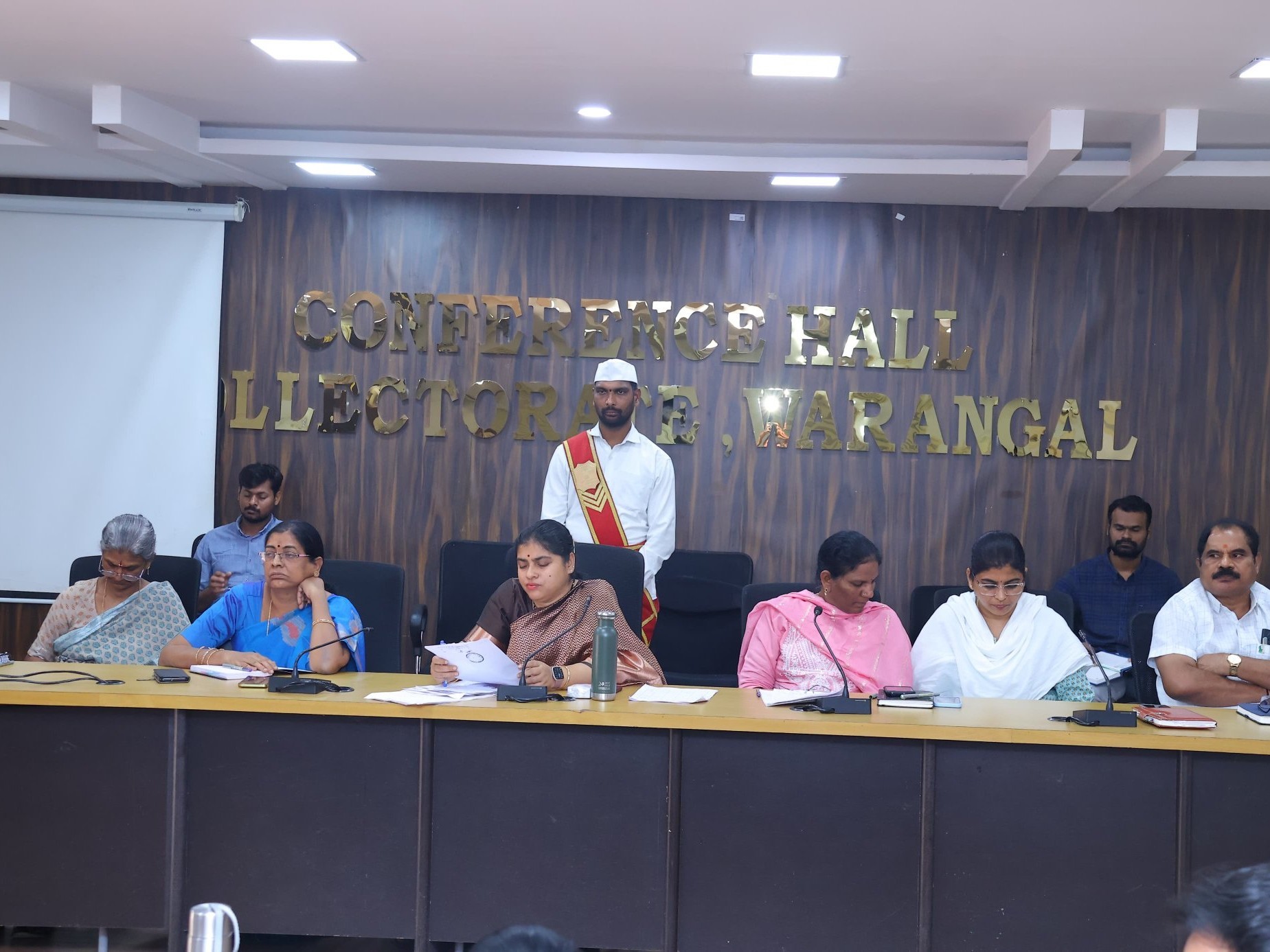 ప్రజల నుంచి ఫిర్యాదులు స్వీకరించిన కలెక్టర్