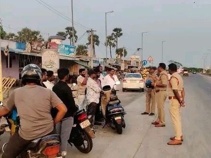 హెల్మెట్ ధరించడం పై వాహనదారులకు అవగాహన