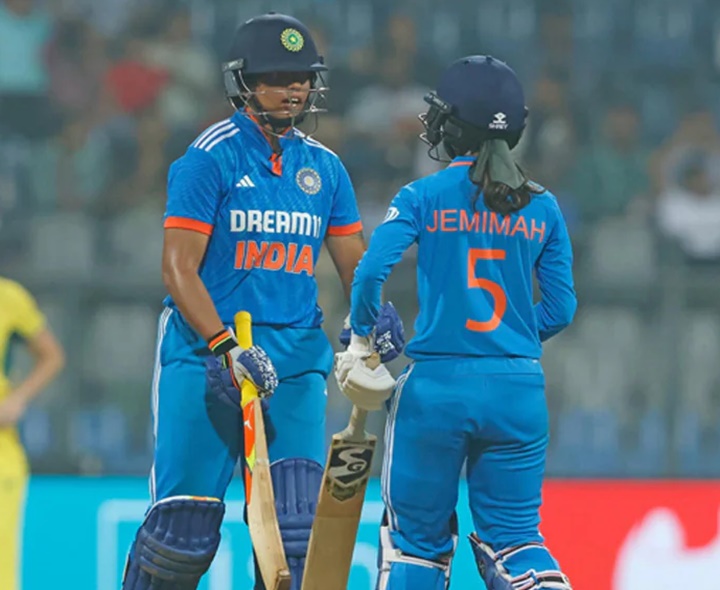 టాస్ గెలిచి బ్యాటింగ్ ఎంచుకున్న భారత్