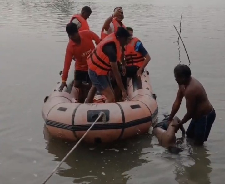 కాలువలో గల్లంతైన యువకుడి మృతదేహం లభ్యం