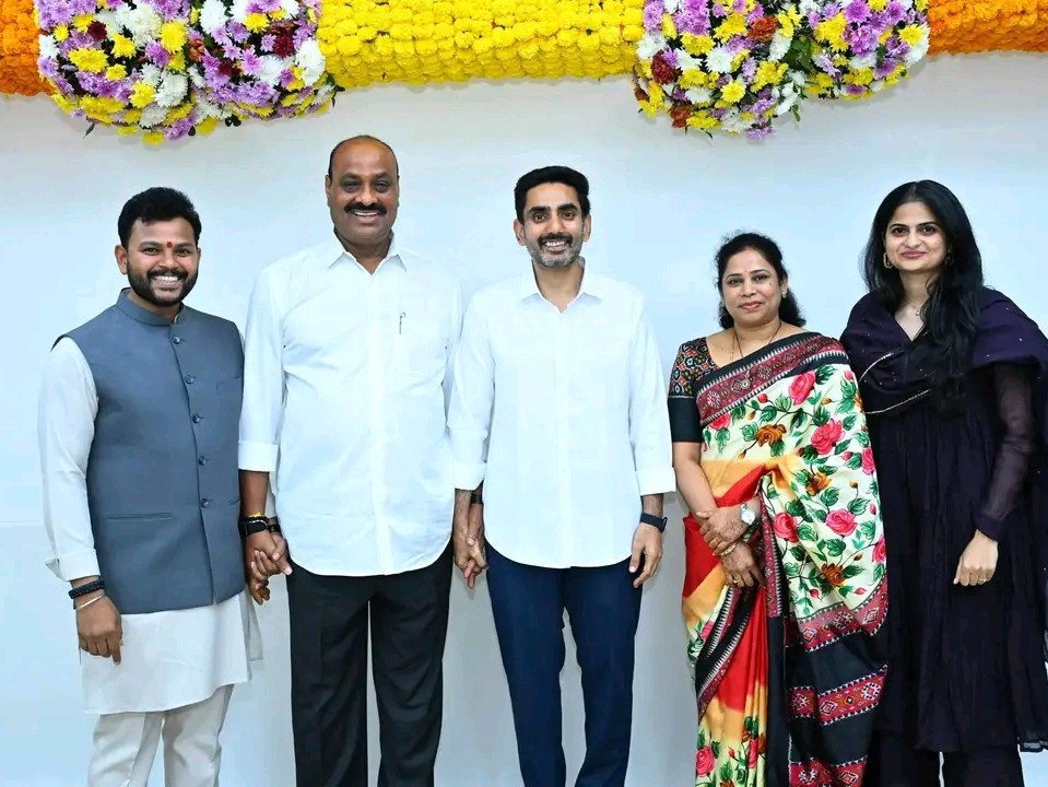 జిల్లాకు చెందిన ప్రజాప్రతినిధులతో మంత్రి లోకేష్ భేటీ