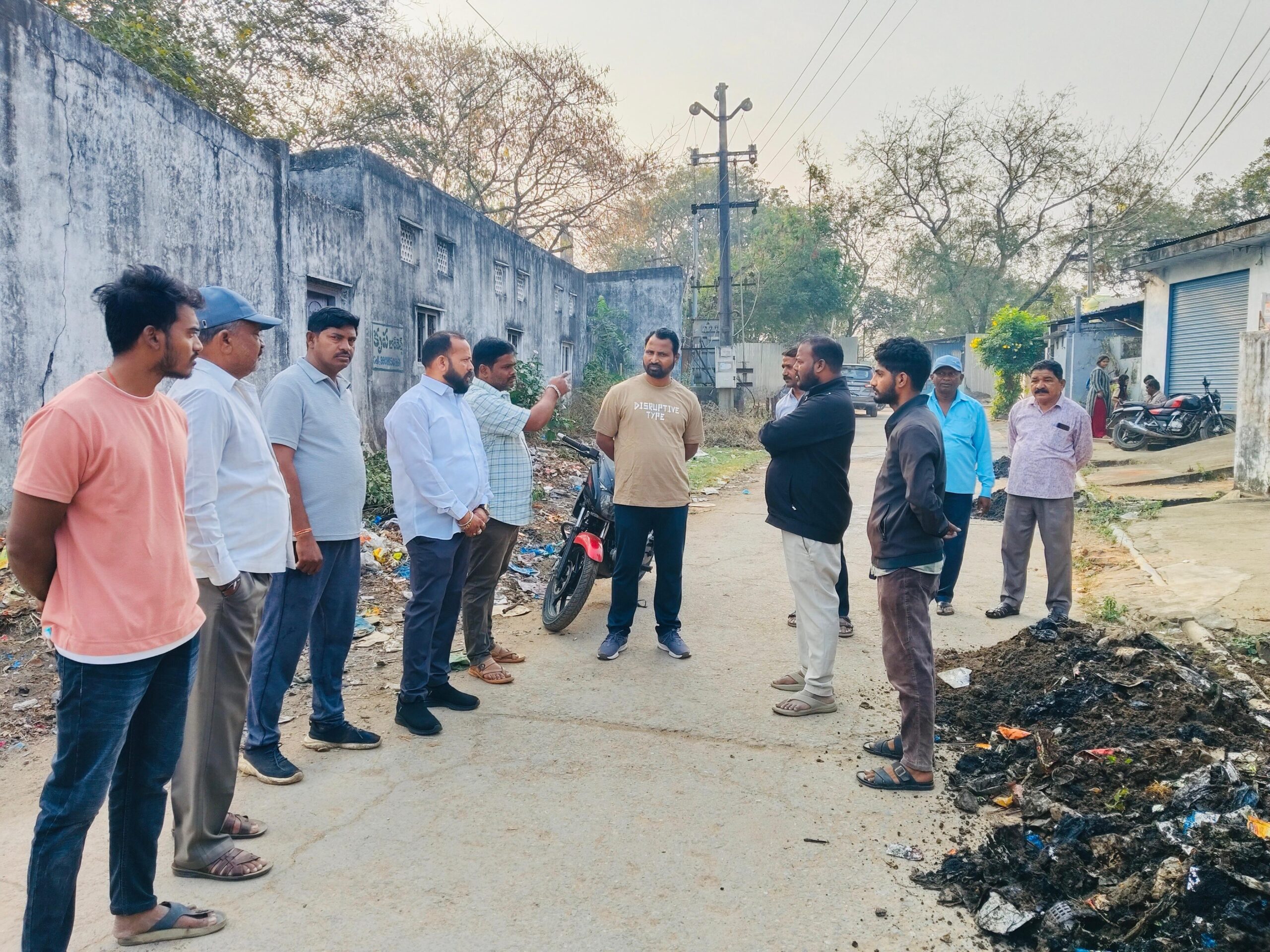 17వ వార్డ్‌లో పారిశుద్ధ్య పనులు పరిశీలించిన కమిషనర్