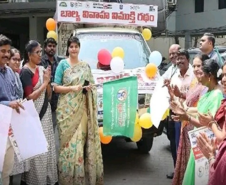 బాల్యవివాహ విముక్తి రథాన్ని ప్రారంభించిన కలెక్టర్