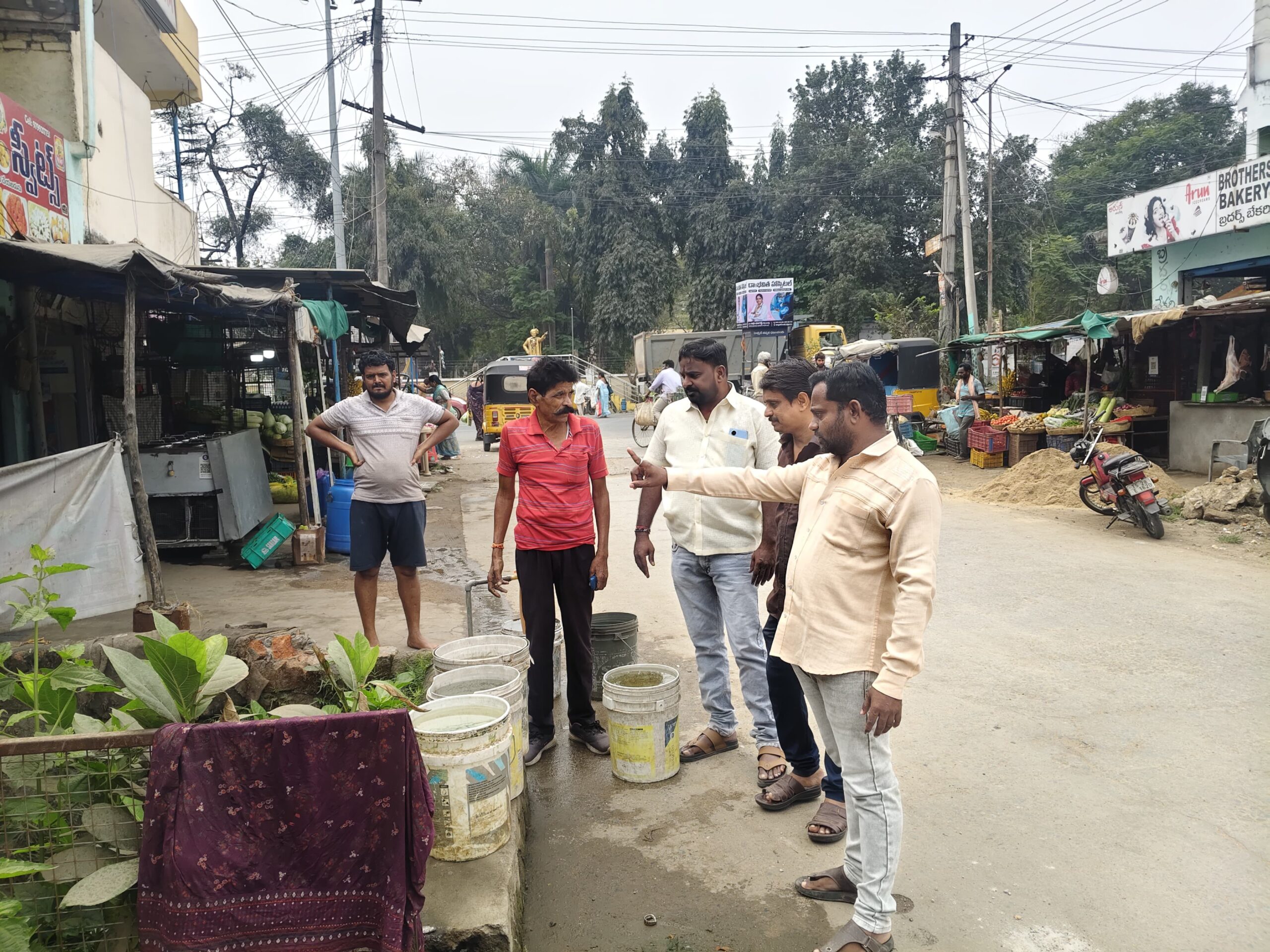 డివిజన్‌లో పర్యటించిన కార్పొరేటర్ రాంబాబు