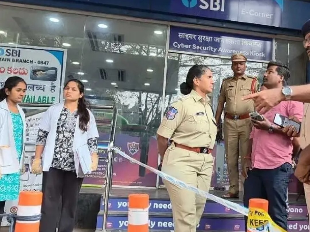 కోఠి SBI ఏటీఎం వద్ద కాల్పులు.. చేధించిన పోలీసులు