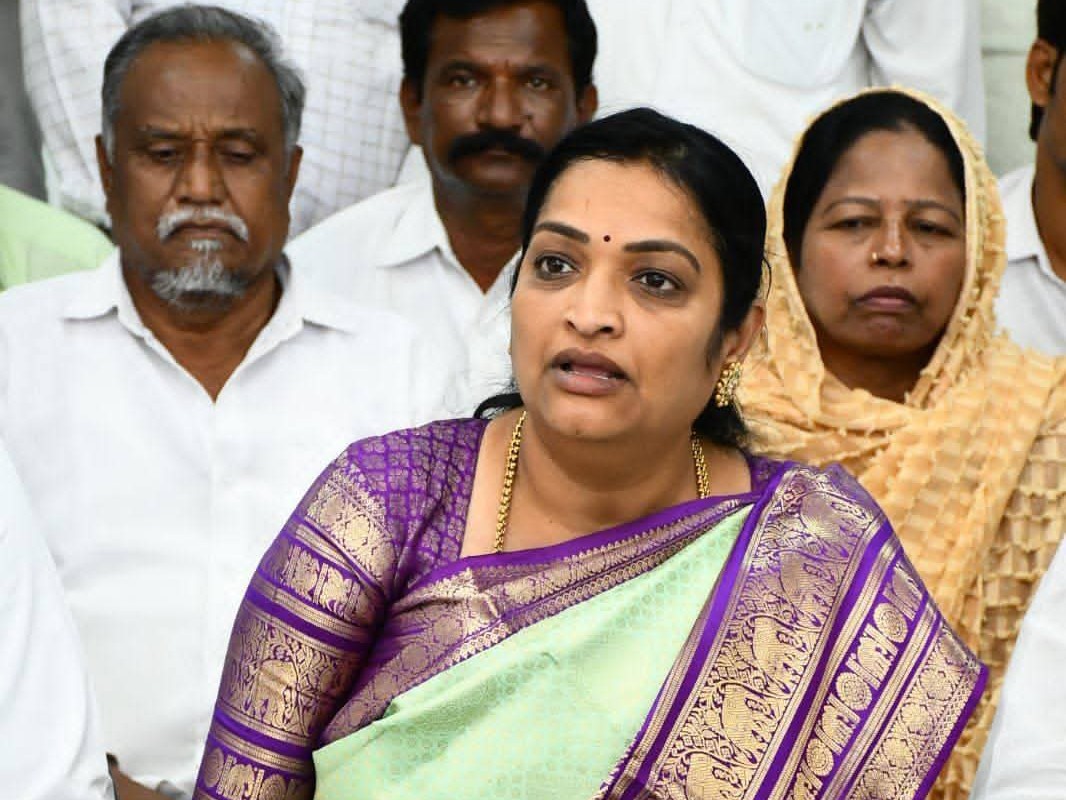 బహిరంగ సభను విజయవంతం చేయండి: ఉషశ్రీ చరణ్