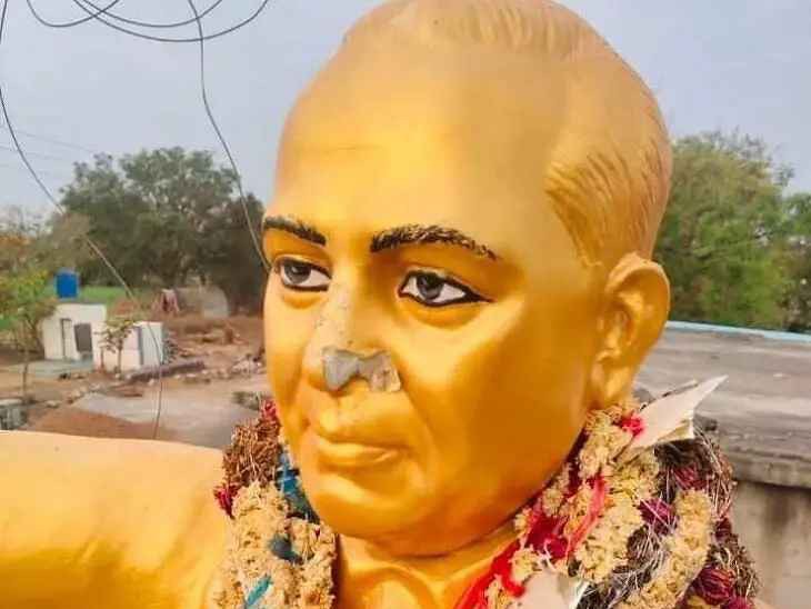 అంబేద్కర్ విగ్రహాంపై దాడి