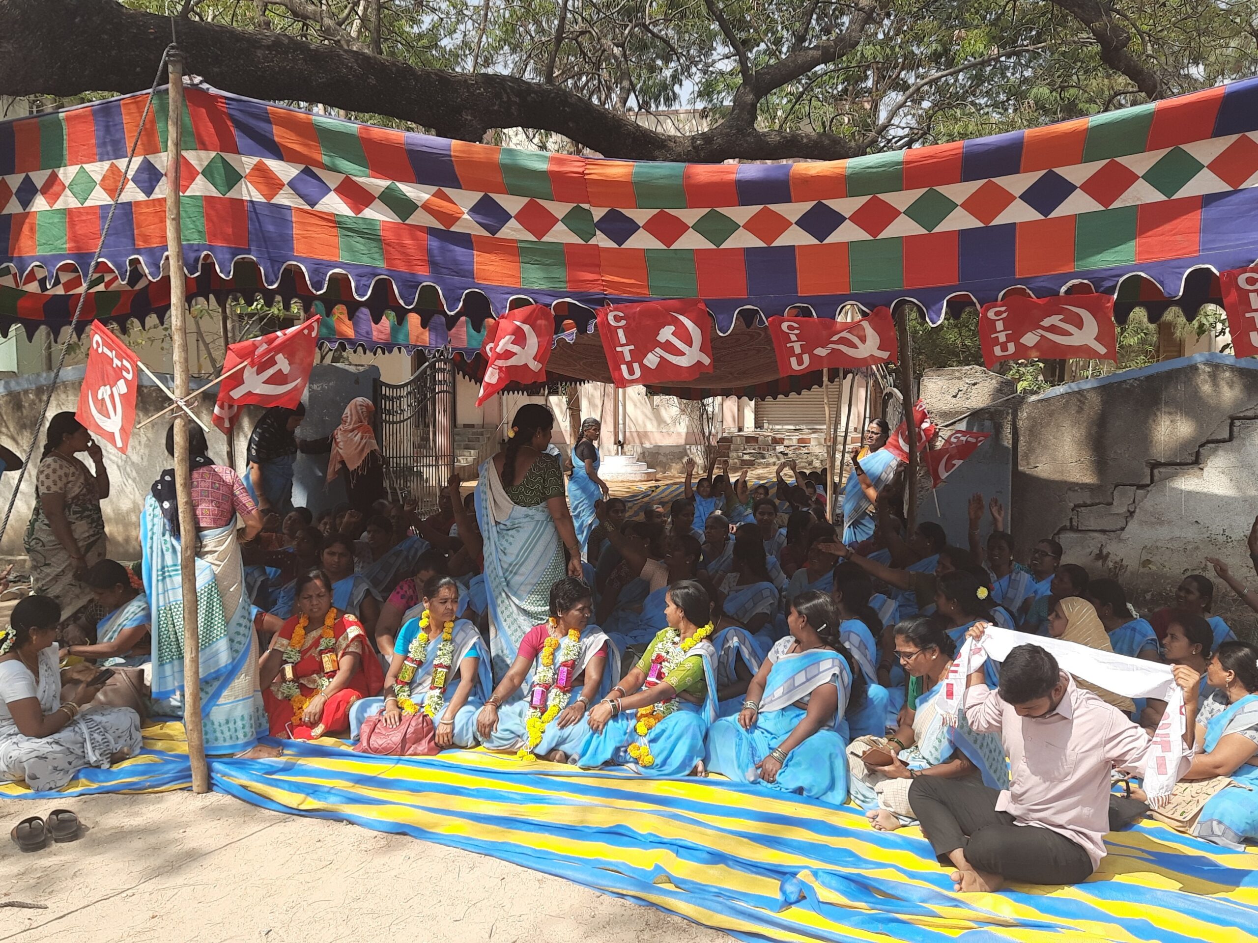 రెండో రోజు కొనసాగుతున్న రిలే నిరాహార దీక్షలు