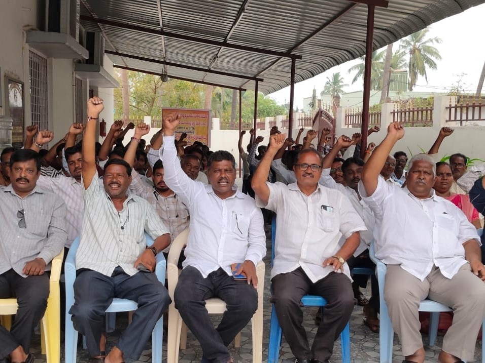 ‘న్యాయమైన డిమాండ్లు పరిష్కరించాలి’