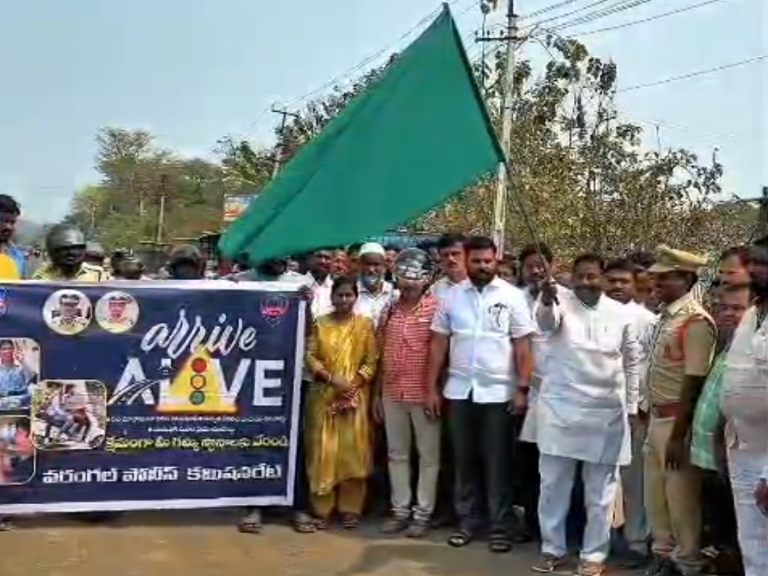 వాహనదారులకు అవగాహన కలిపించిన MLA