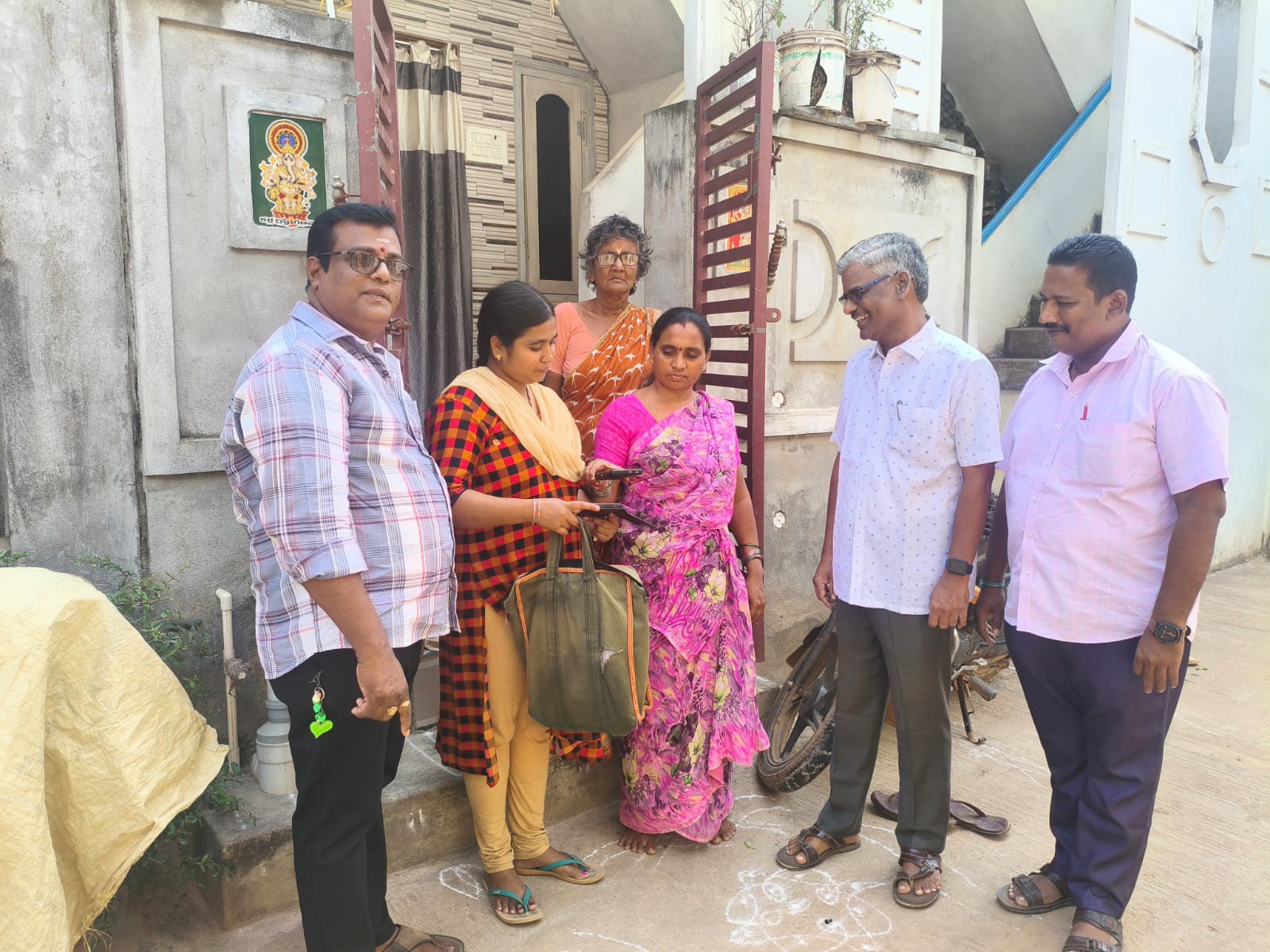 పన్ను వసూళ్లలో ఆదర్శంగా నిలిచిన డిప్యూటీ ఎంపీడీవో