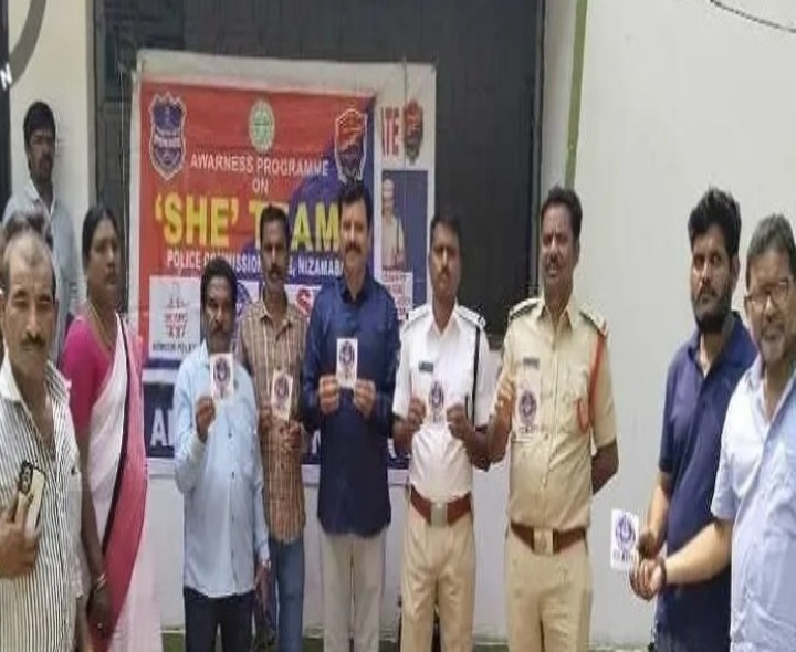 రోడ్డు భద్రతా నియమాలు పాటించాలి: ఎస్సై