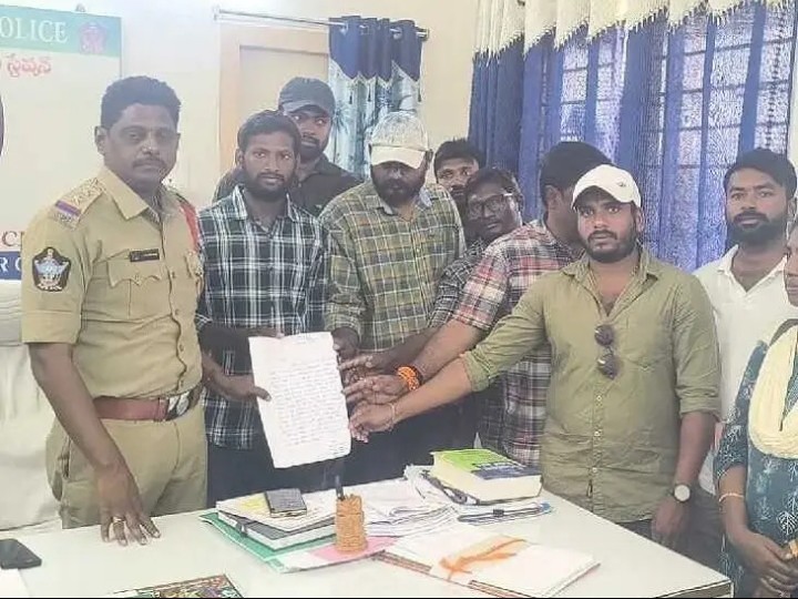 సచివాలయ సిబ్బందిపై దాడి.. పోలీసులకు ఫిర్యాదు