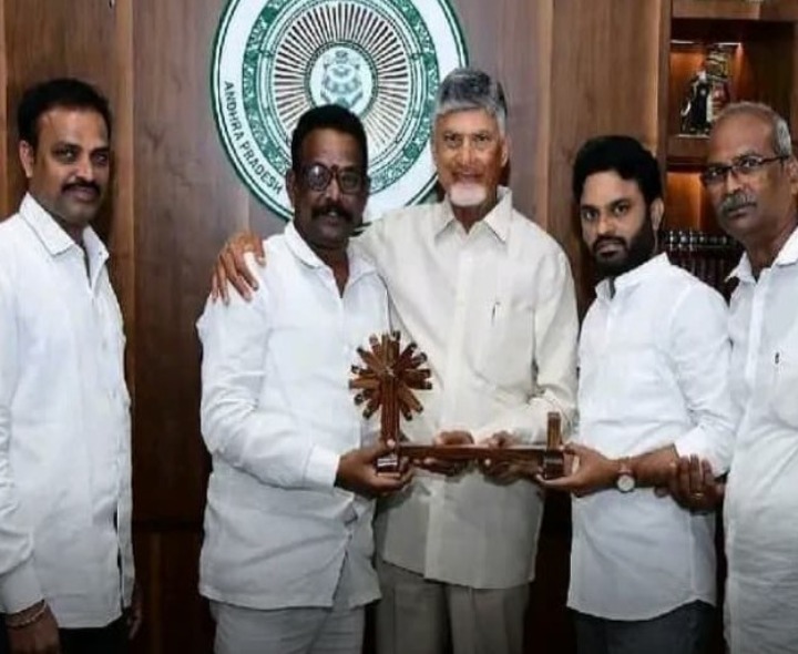 చేనేత సమస్యలపై సీఎంకు వినతి పత్రం