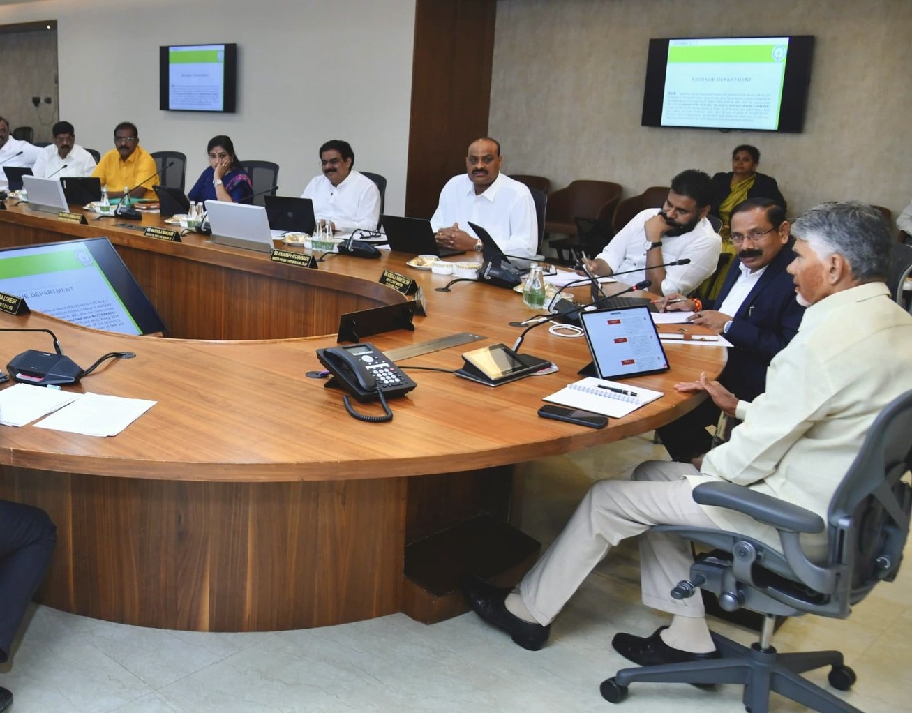 సీఎం చంద్రబాబు అధ్యక్షతన మంత్రివర్గం భేటీ