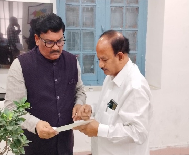 జాయింట్ కలెక్టర్‌ను కలిసిన  మున్సిపల్ ఛైర్మన్