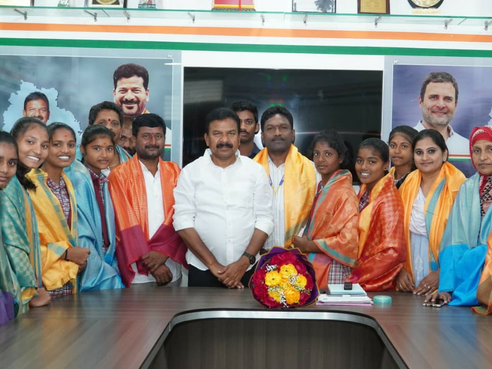 క్రీడాకారులను సన్మానించిన ఎమ్మెల్యే