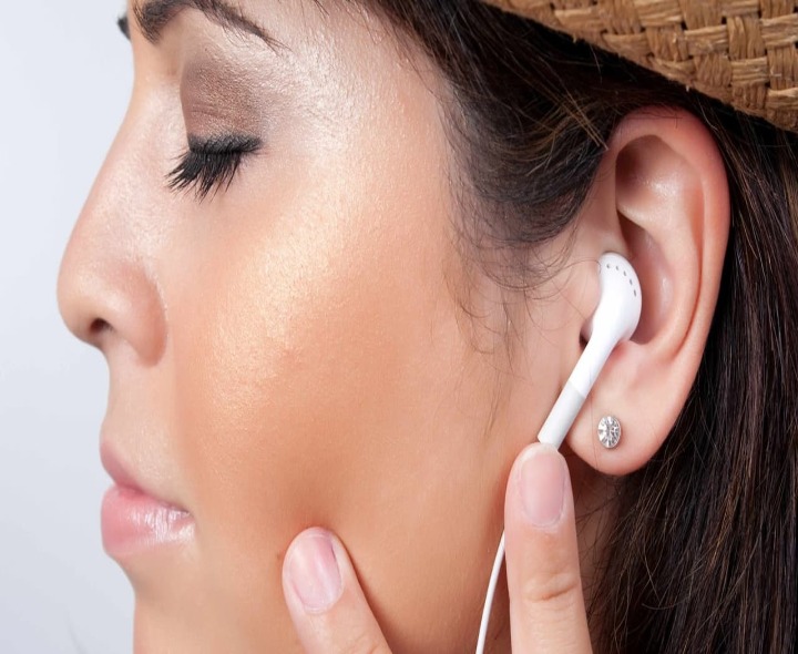 అతిగా హెడ్ ఫోన్లు వాడుతున్నారా..?