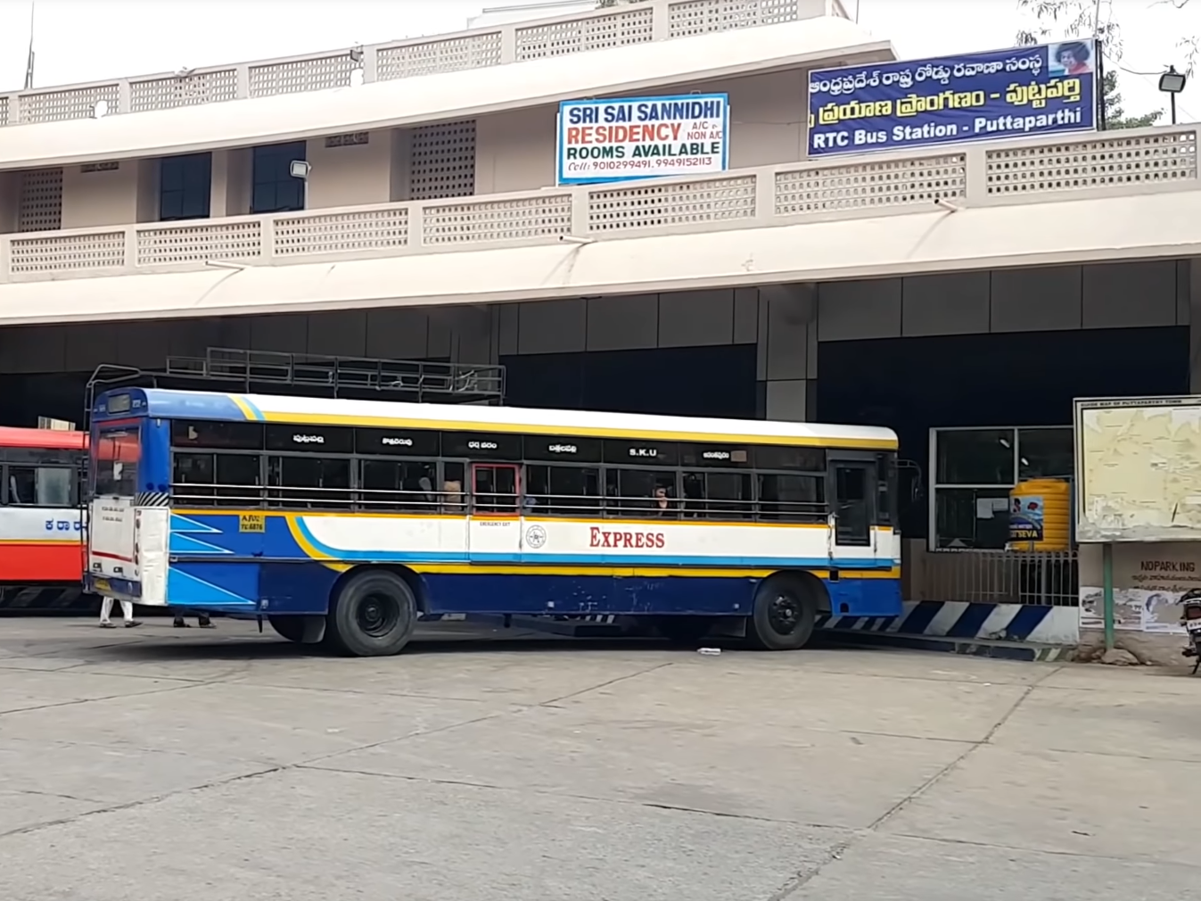 ఆర్టీసీ బస్టాండ్లలో దుకాణాల వేలం.. రేపే ఆఖరు తేదీ