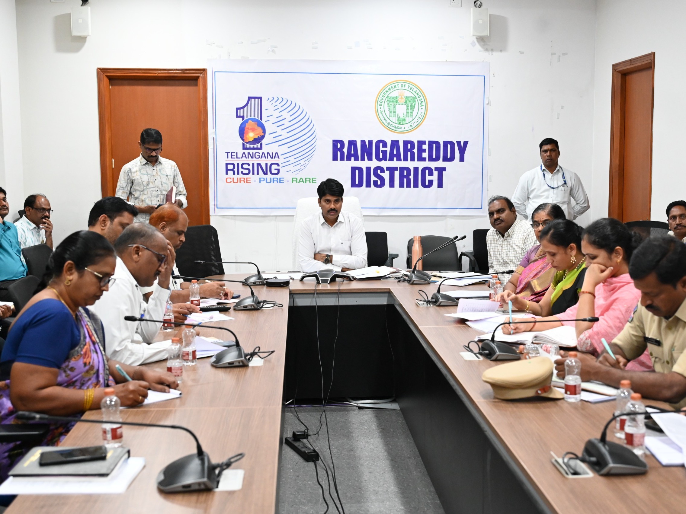 తప్పిదాలకు తావివ్వకుండా పరీక్షలు నిర్వహించాలి: కలెక్టర్