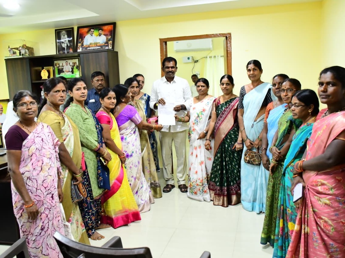 ‘సొంత అంగన్‌వాడీ భవనాలు నిర్మించాలి’