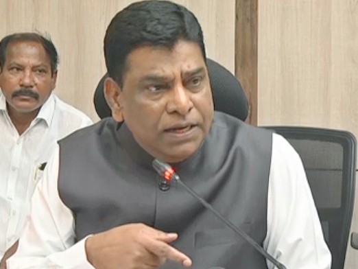 పేదల గుడిసెల కూల్చివేత అమానుషం: మాజీ ఎంపీ