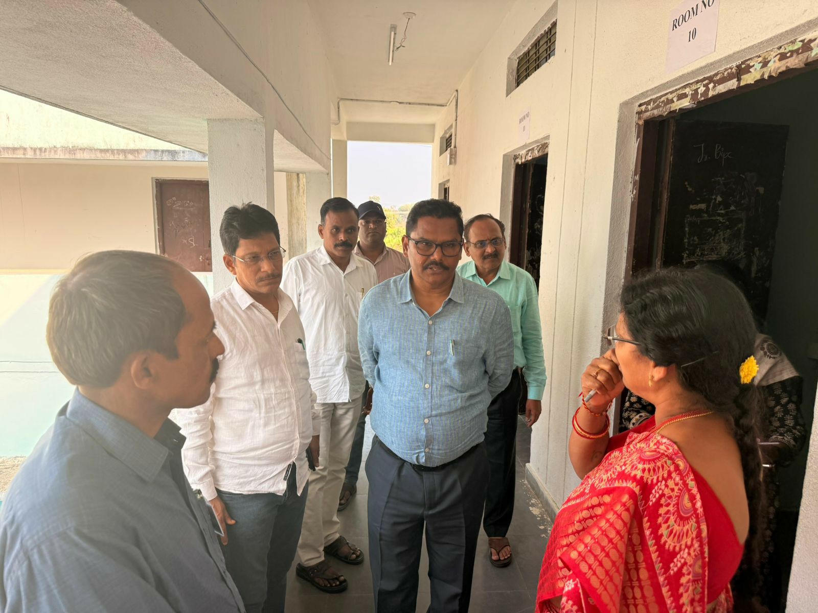 ఇంటర్ పరీక్ష కేంద్రాలను పరిశీలించిన అదనపు కలెక్టర్